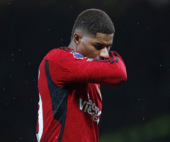 da-ro-cai-ten-cam-dau-nhom-cau-thu-chong-doi-doi-sa-thai-hlv-ten-hag-o-man-united