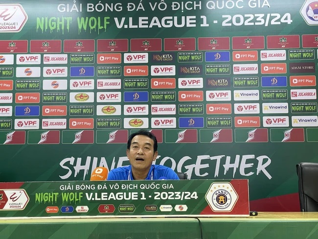 hlv-dinh-the-nam-tuan-hai-cung-chi-la-cau-thu-choi-hay-binh-thuong-thoi