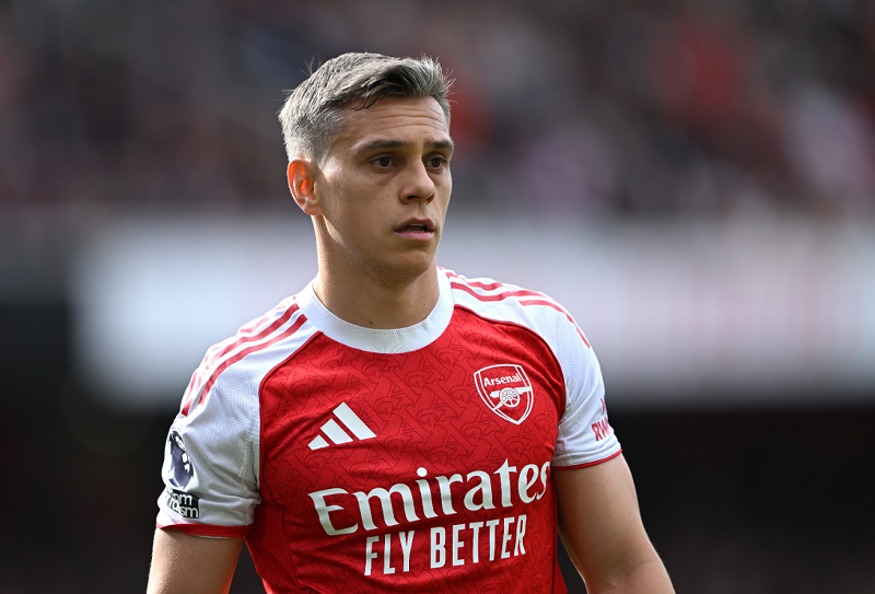 trossard-hoi-sinh-ngoan-muc-khi-arteta-duoc-den-dap-cho-niem-tin-khong-lay-chuyen-2